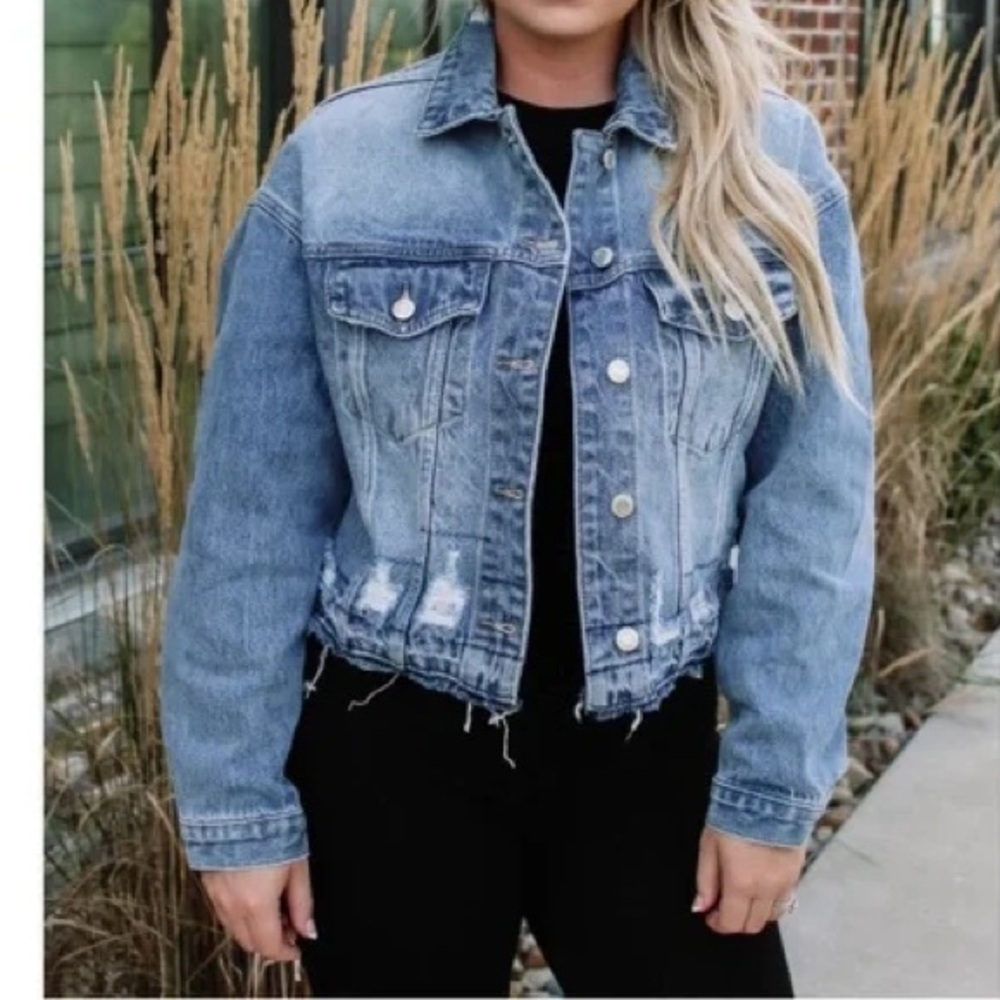 Vervet Size XS Distressed Jean Jacket